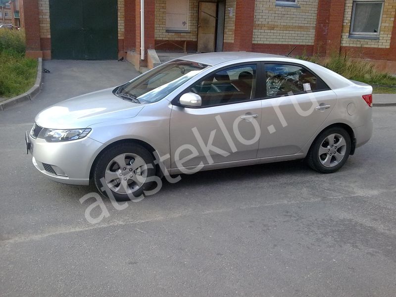 Автостекла Kia Cerato II c установкой в Москве